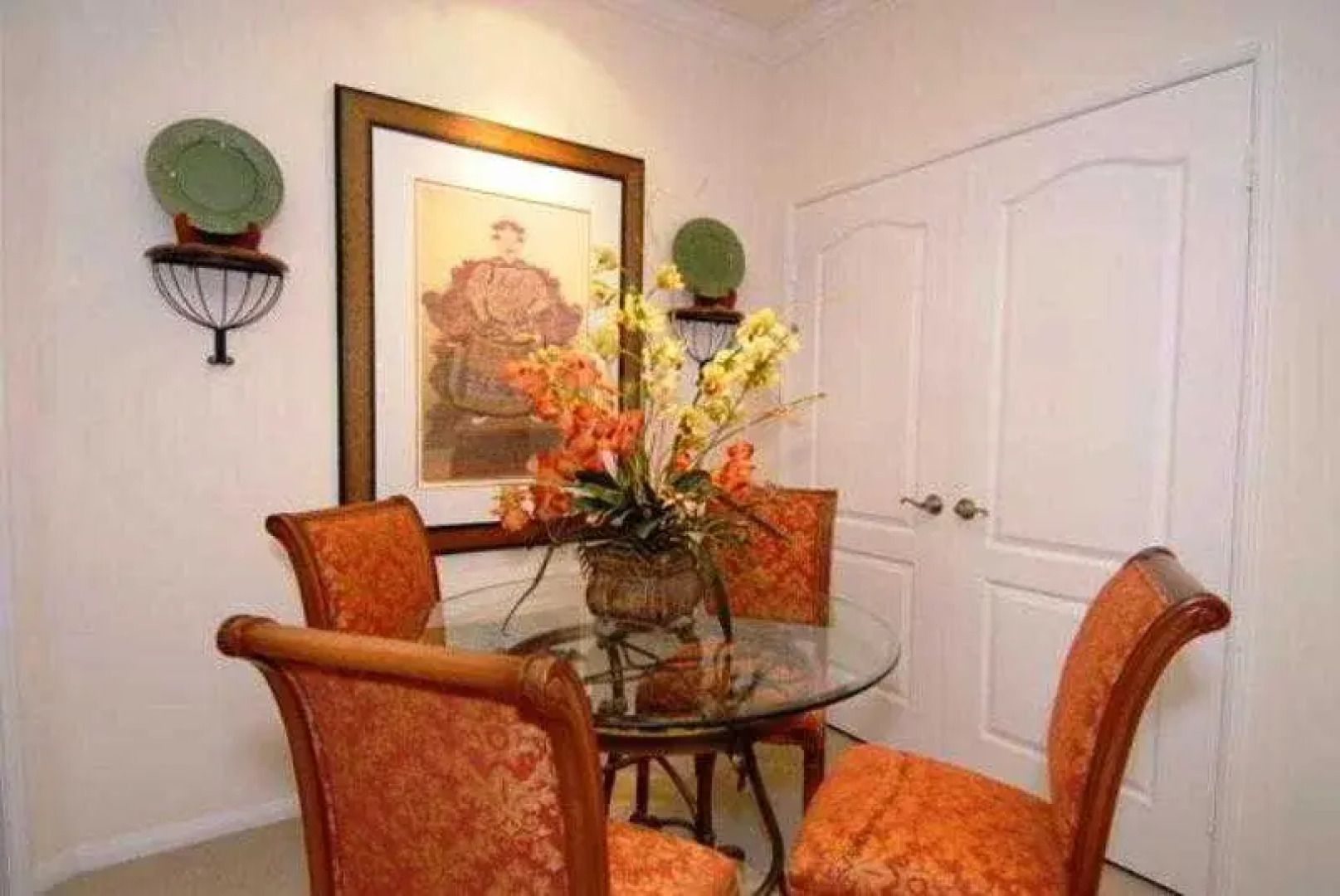 Sunshine Suites at 616 St. Paul