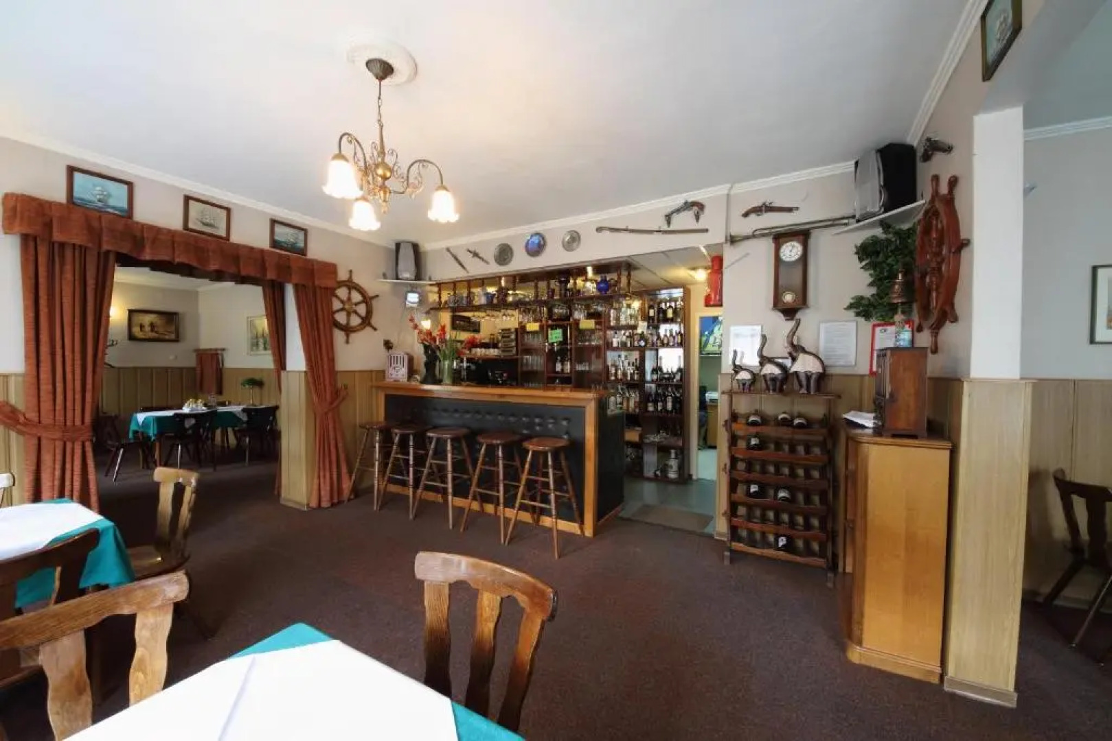 Restaurant & Hostel "Broadway"