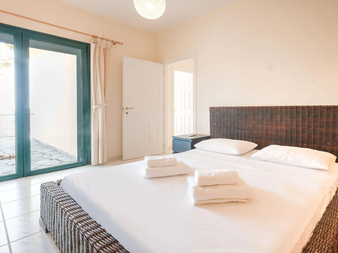 Spacious Villa near Sea in Pera Melana