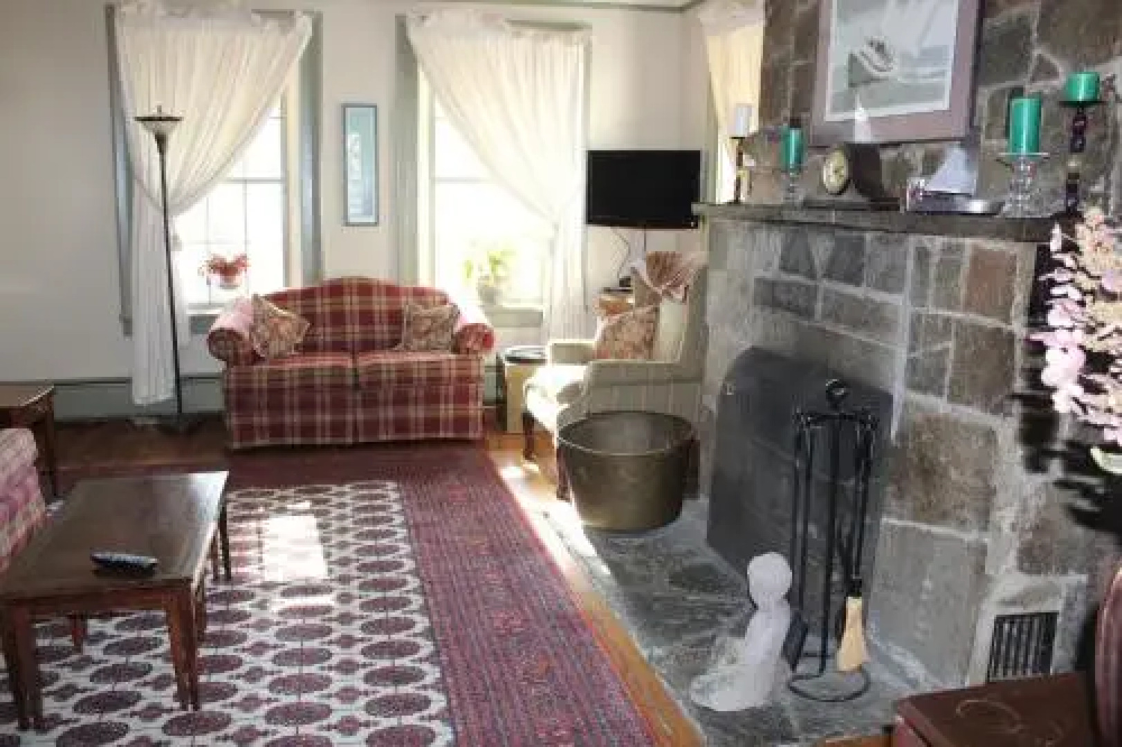 Stone Hearth Inn & Tavern