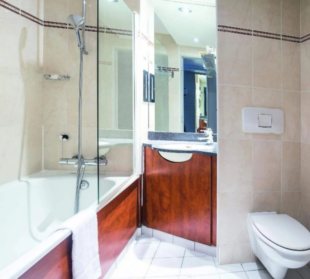 Kyriad Paris Nord Porte de Saint Ouen Hotel 