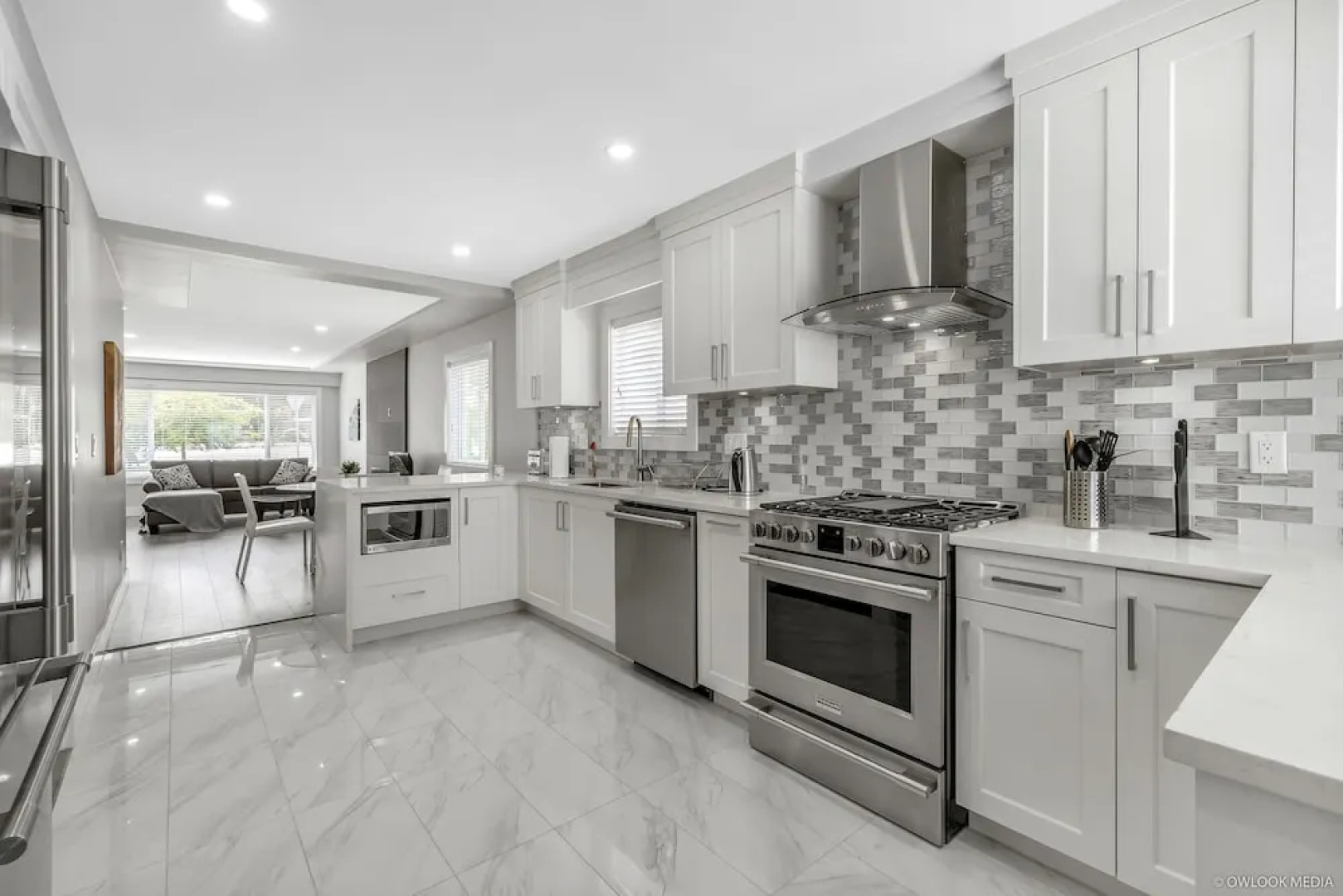 Mountain & Ocean View in Gorgeous Home by Elevate Rooms