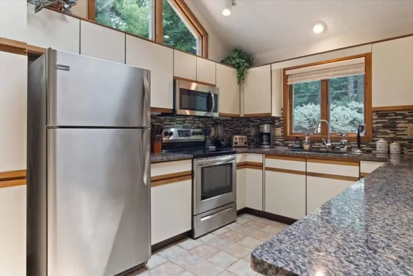 Pocono Chalet Jacuzzi Bathtub 4 BDRMS