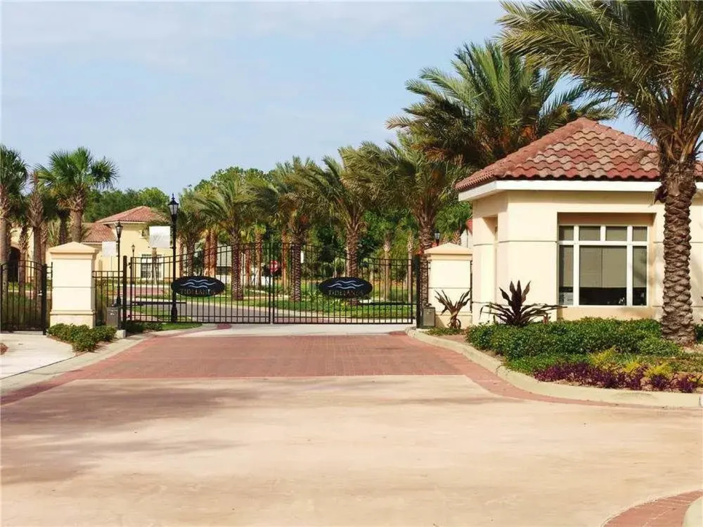 Tidelands 924 2 Br Condo by RedAwning