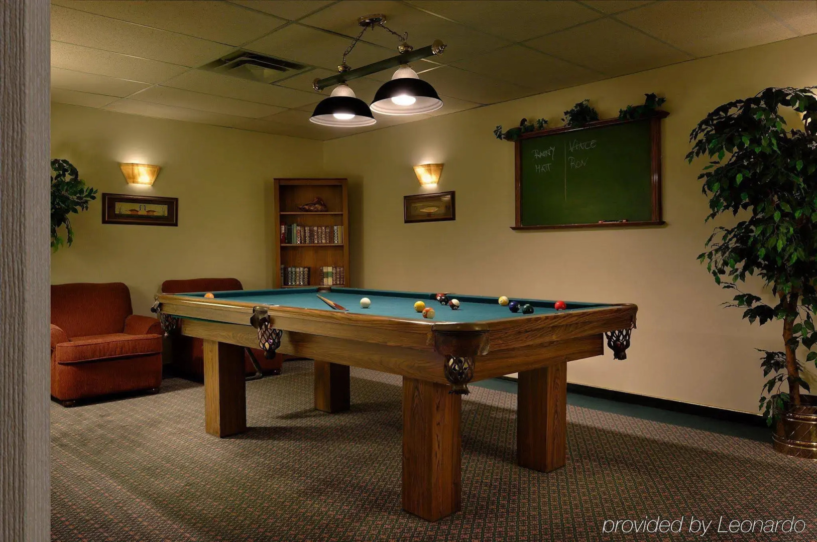 Royal Scot Hotel & Suites