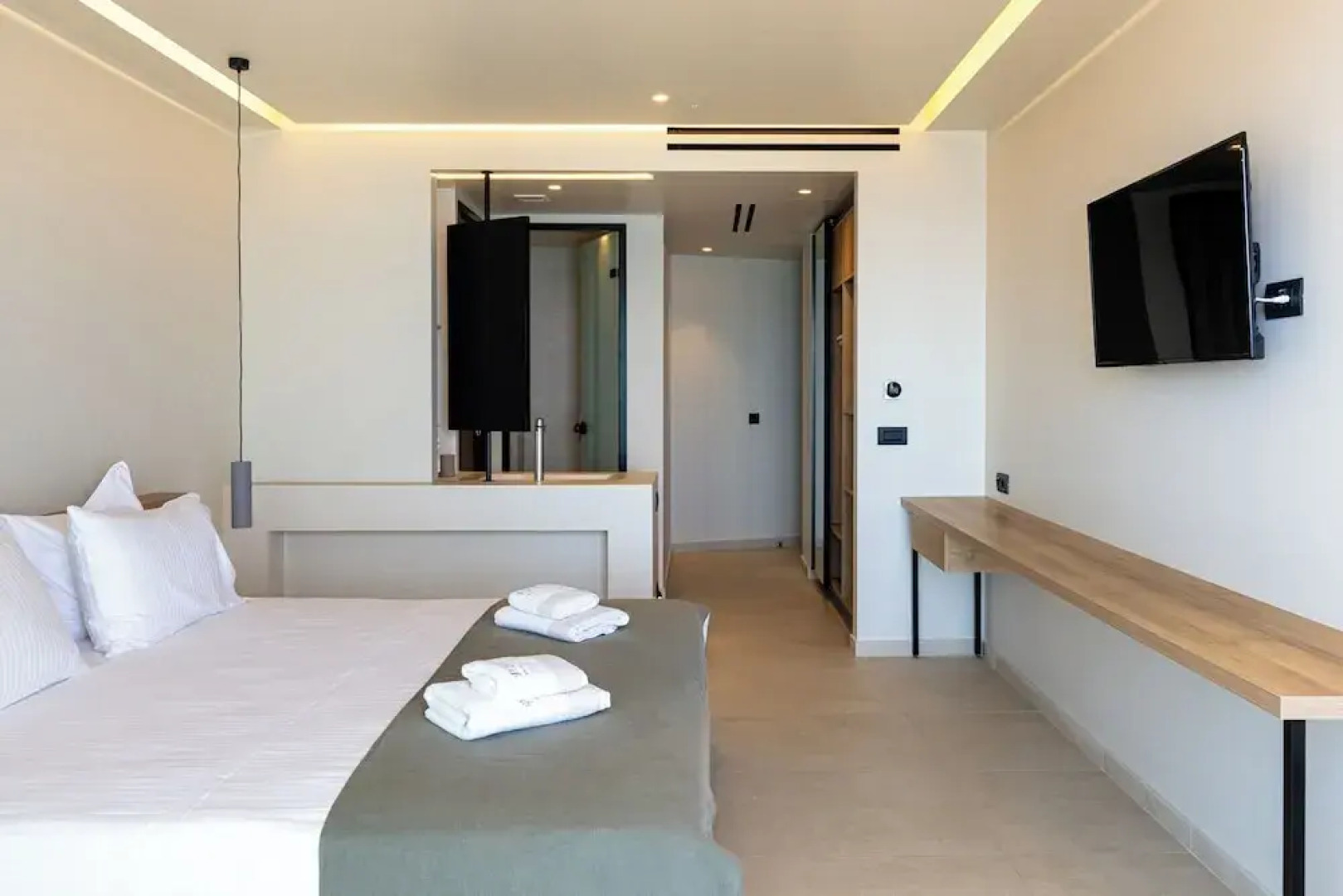 PHEIA, Vriniotis Resorts