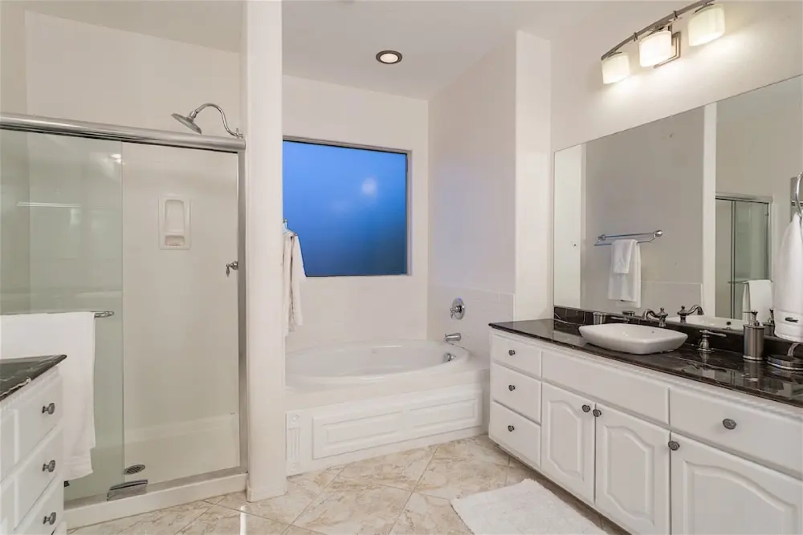 Pinnacle Vista 5 BR by Casago