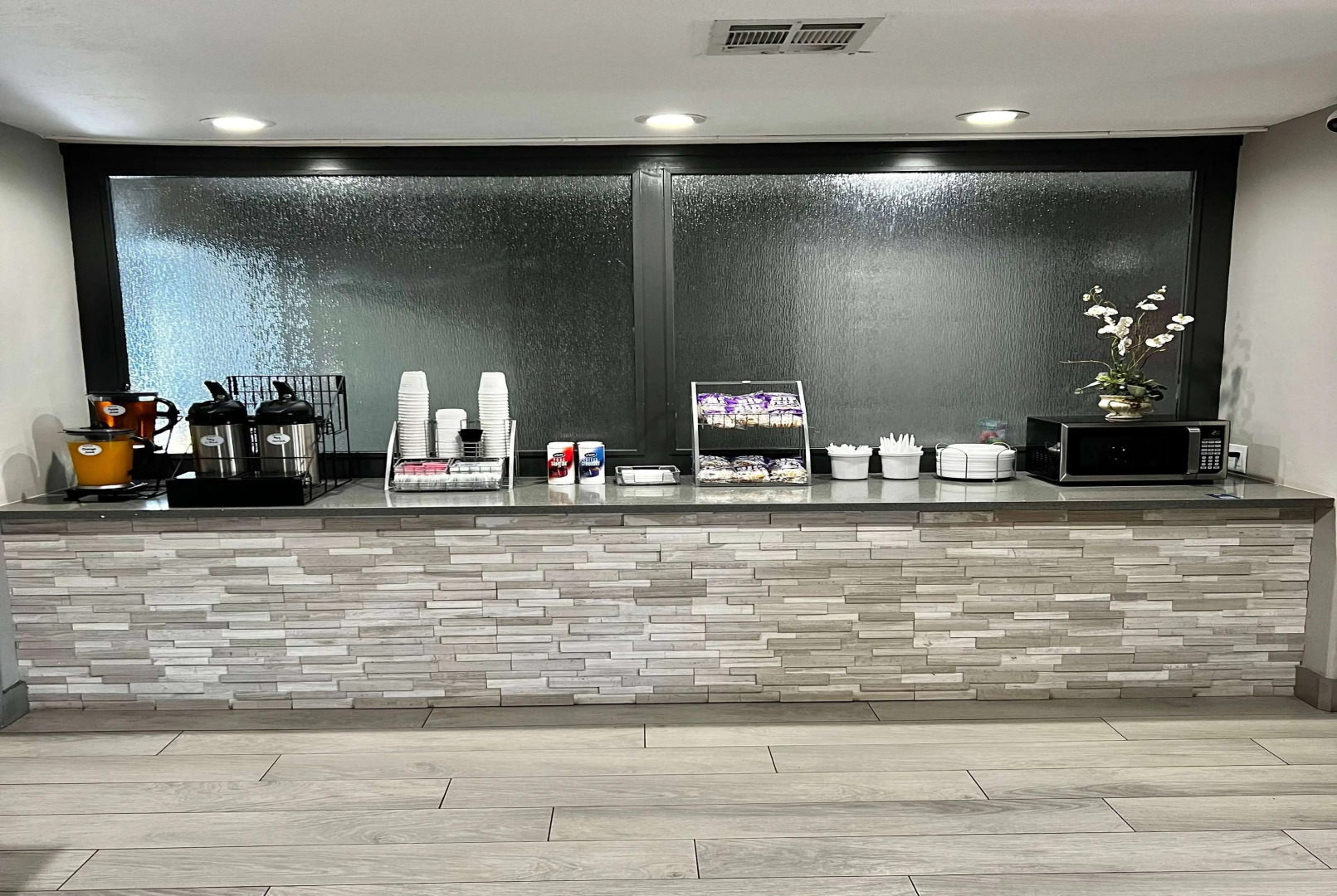 Super 8 by Wyndham Sealy