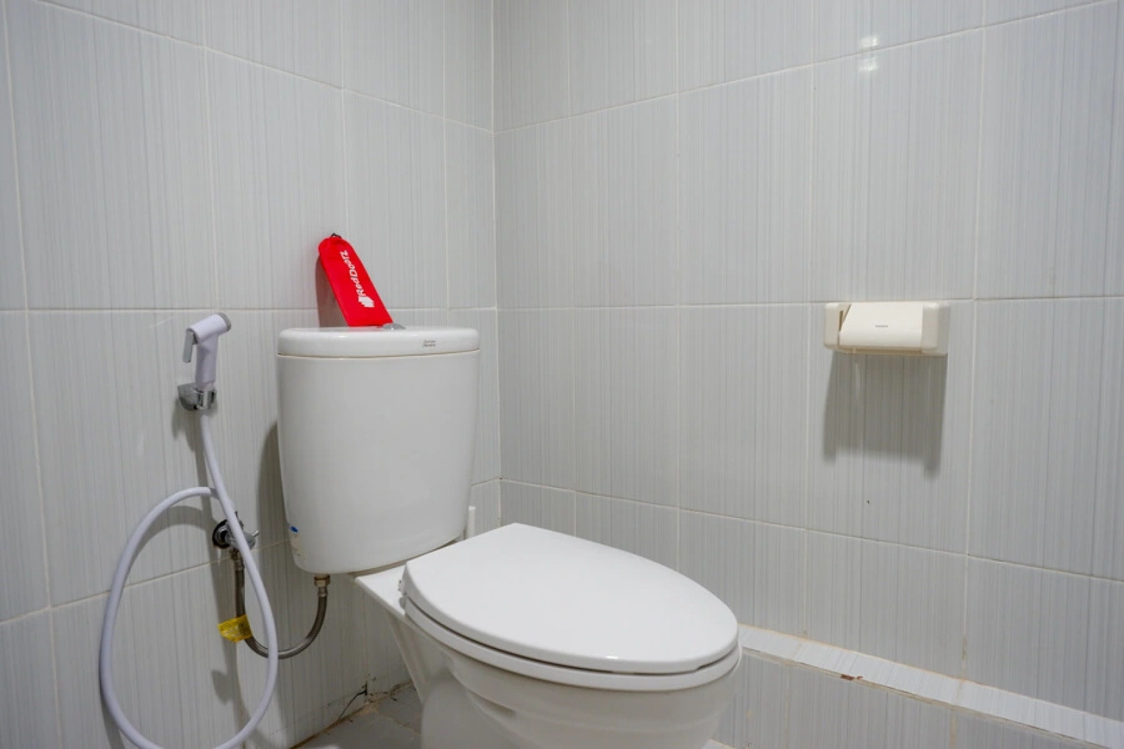 RedDoorz near Lippo Plaza Buton