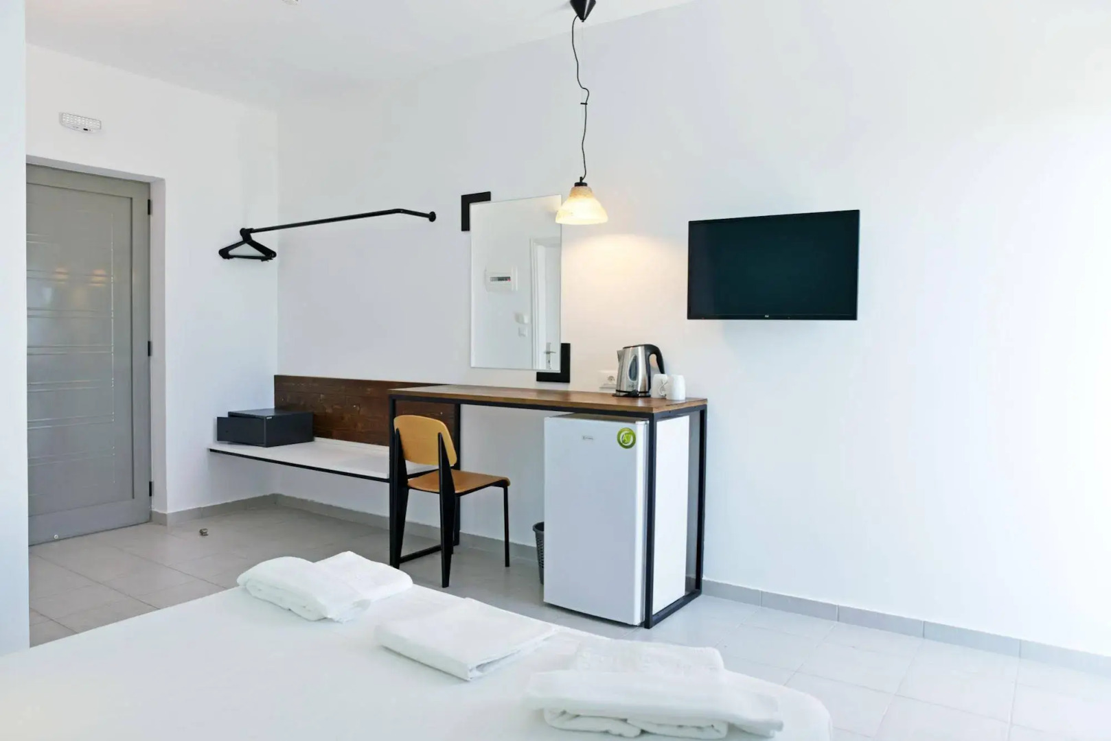 Hillside Studios & Apartments