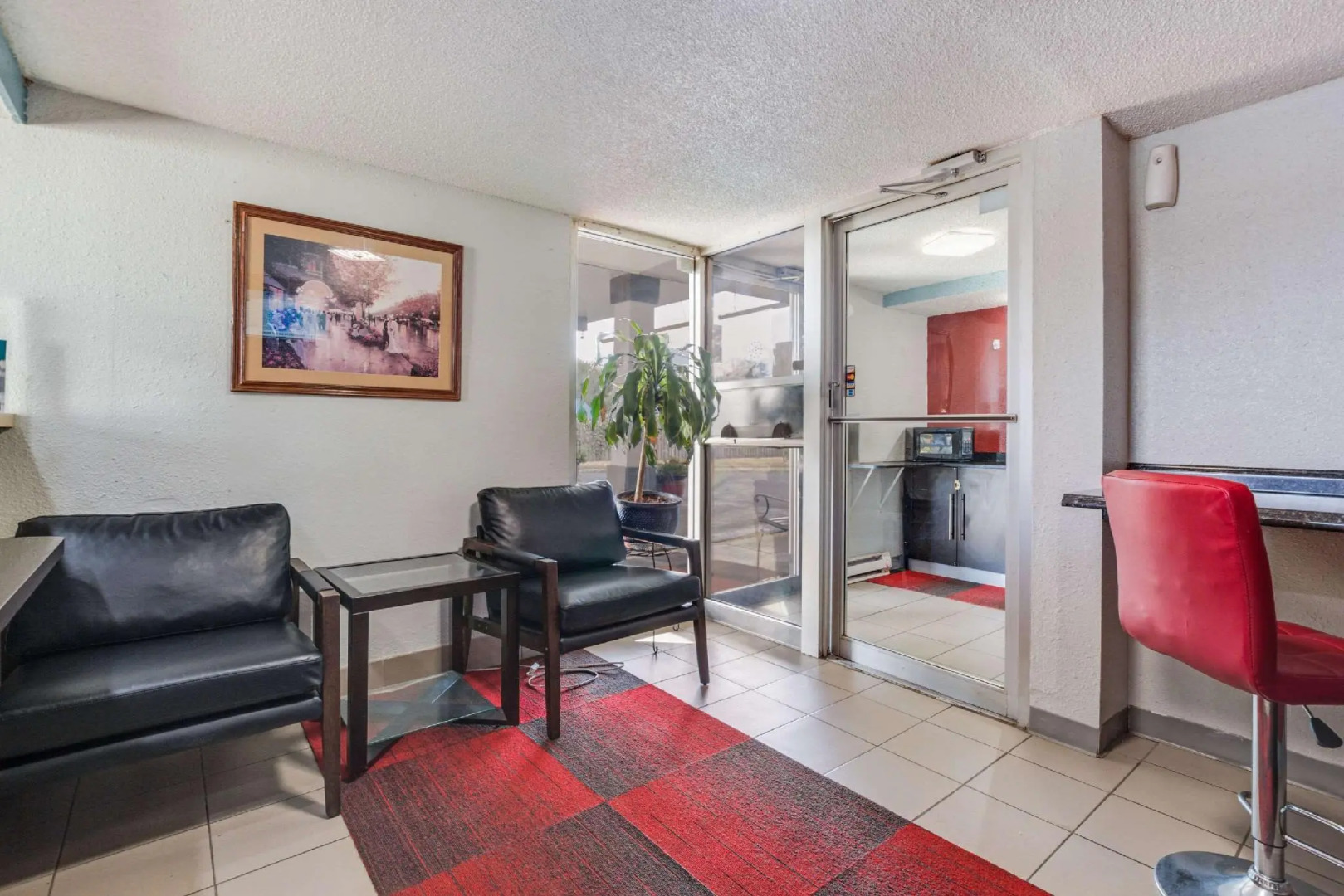 Econo Lodge Inn & Suites