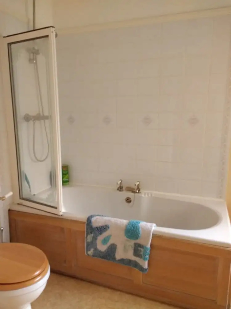 Three Bedroom Home With Garden in Brighton