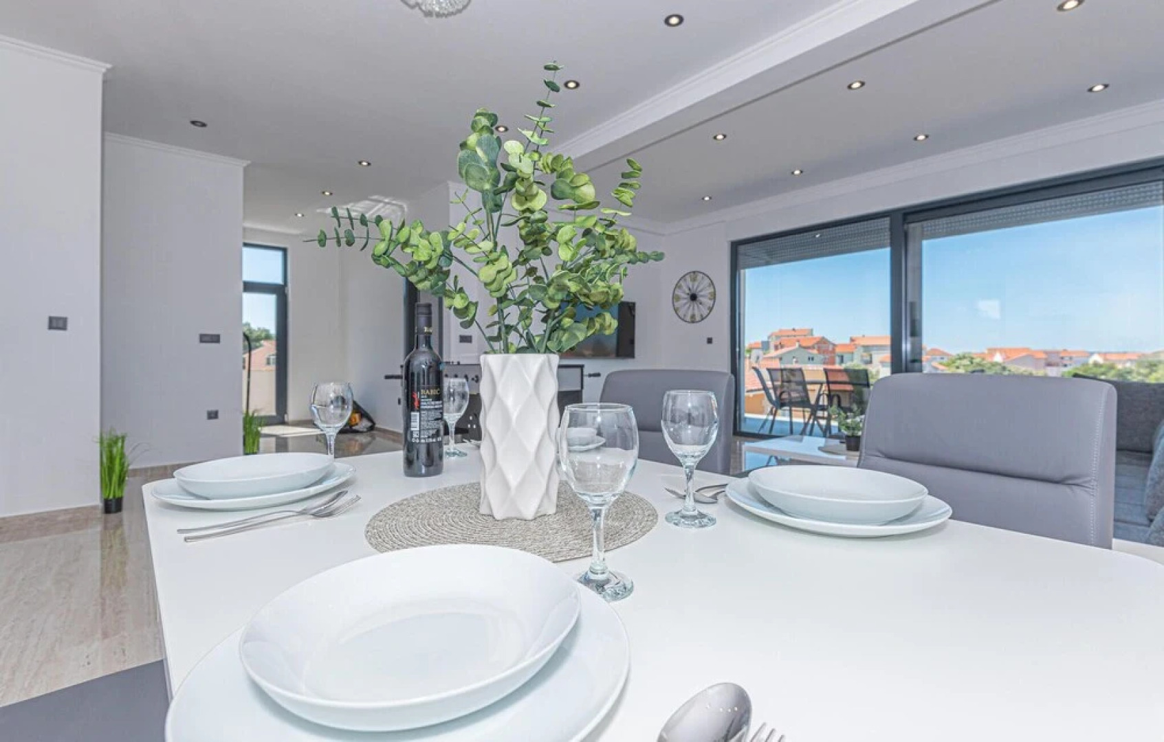 Beautiful Home in Brodarica With Wifi and 4 Bedrooms