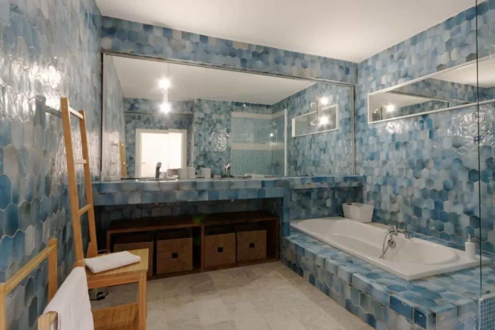 Charming farmhouse in a quiet area with a parking in the courtyard