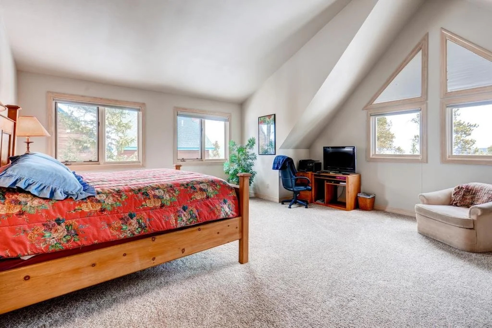 Four-Bedroom Pineview Haus