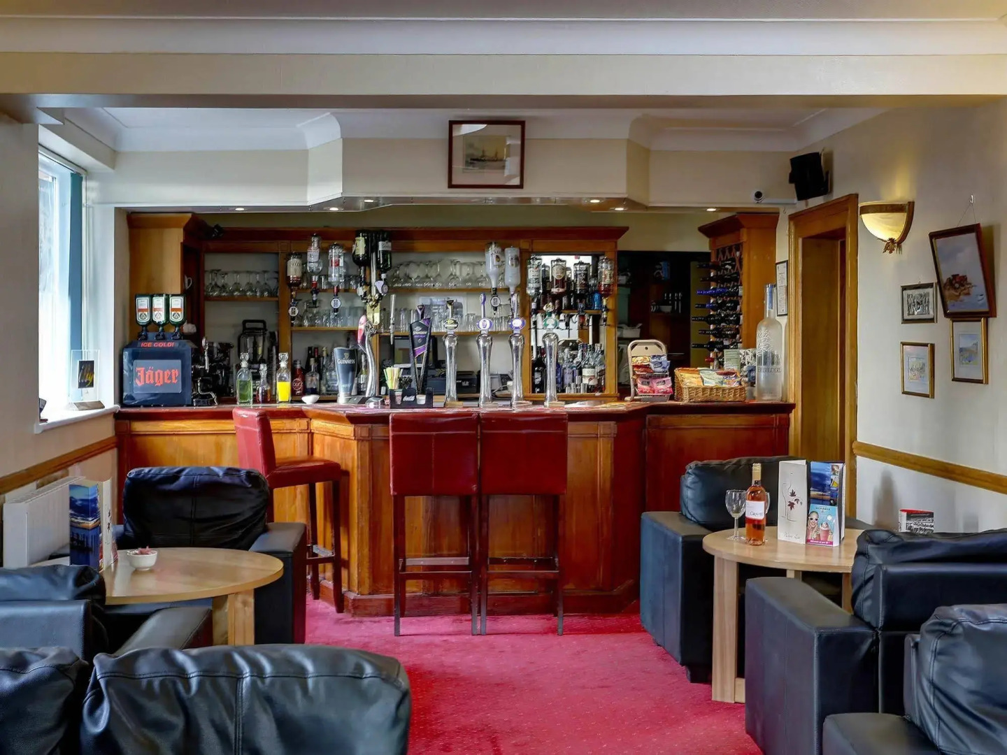 OYO Stade Court Hotel