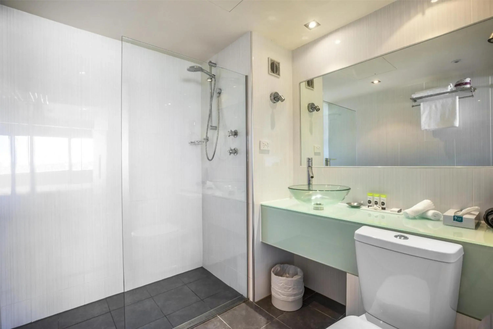 Nightelier Devonport Gateway Hotel