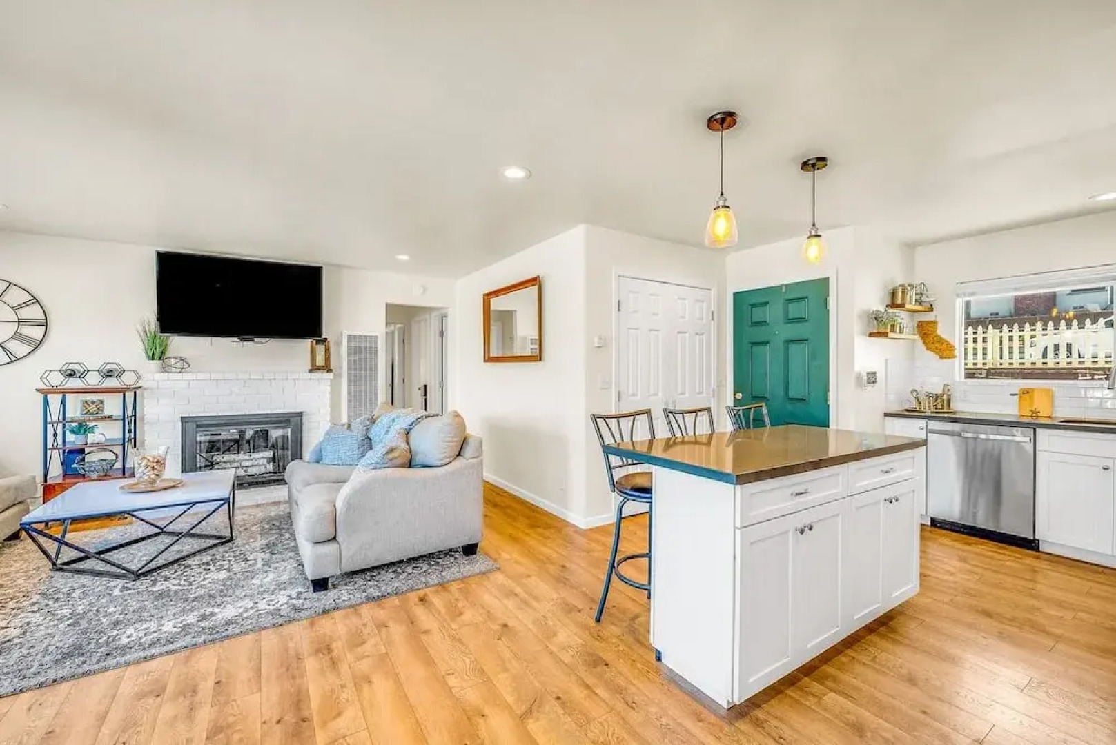 Cozy Oaks - A Coastal Getaway With Idyllic Scenery!