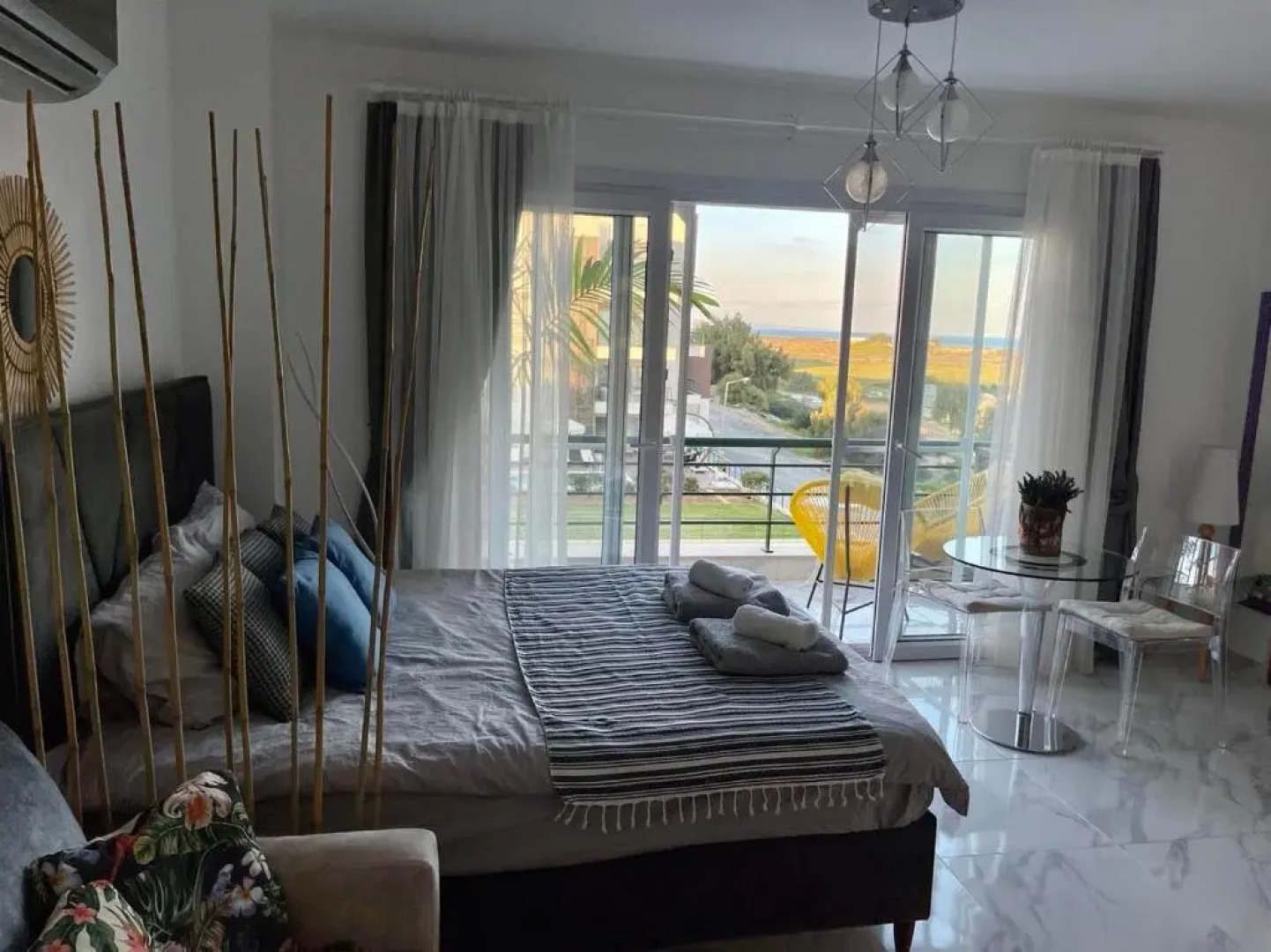 Relaxing Studio by the Sea