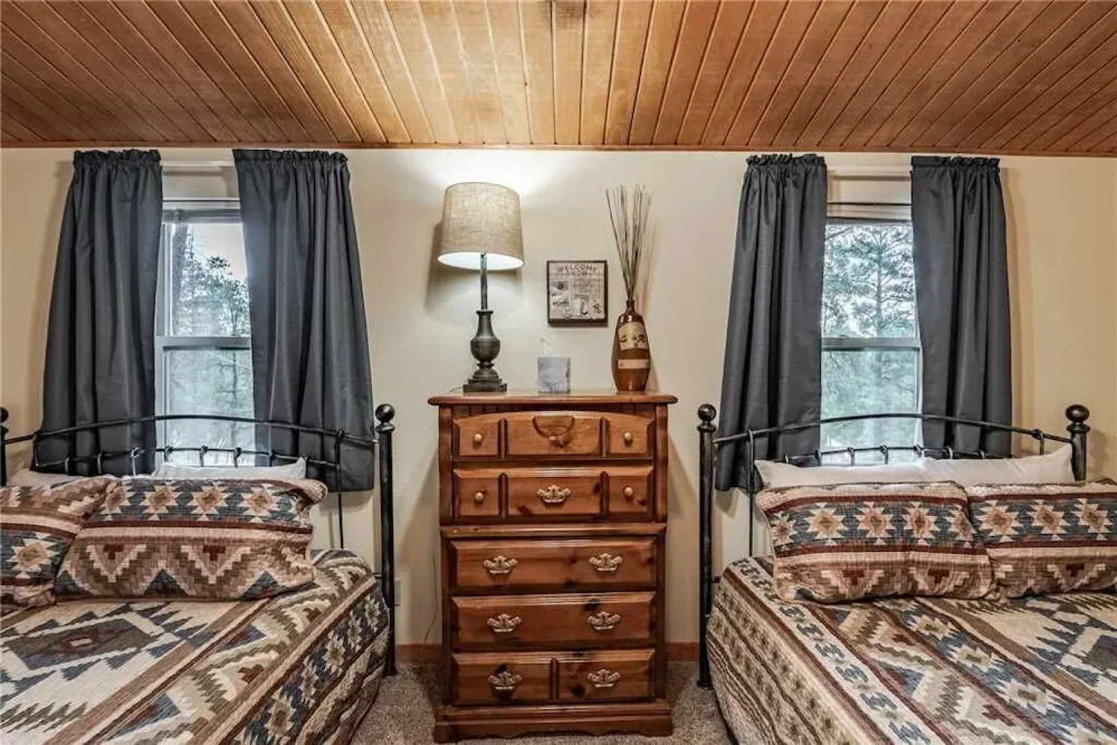 Wild Horse Retreat - Two Bedroom Cabin with Hot Tub