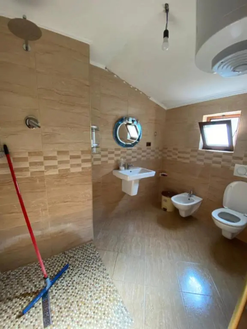 Lazer Cardaku Guest House