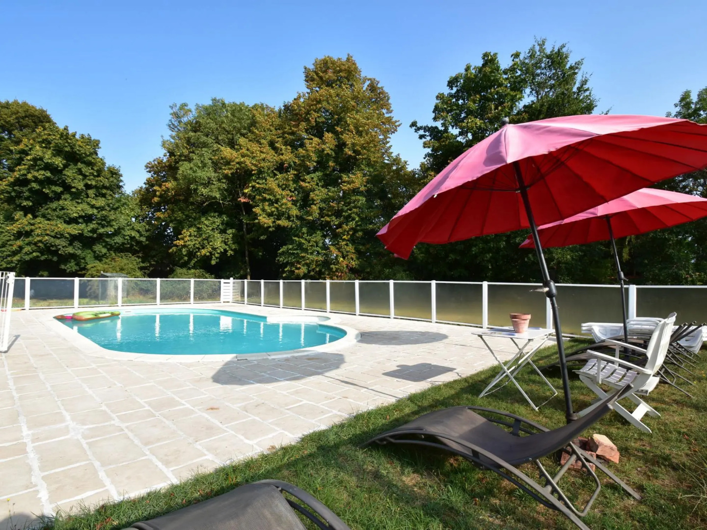 Vintage Mansion in Saint-aubin-sur-loire With Pool