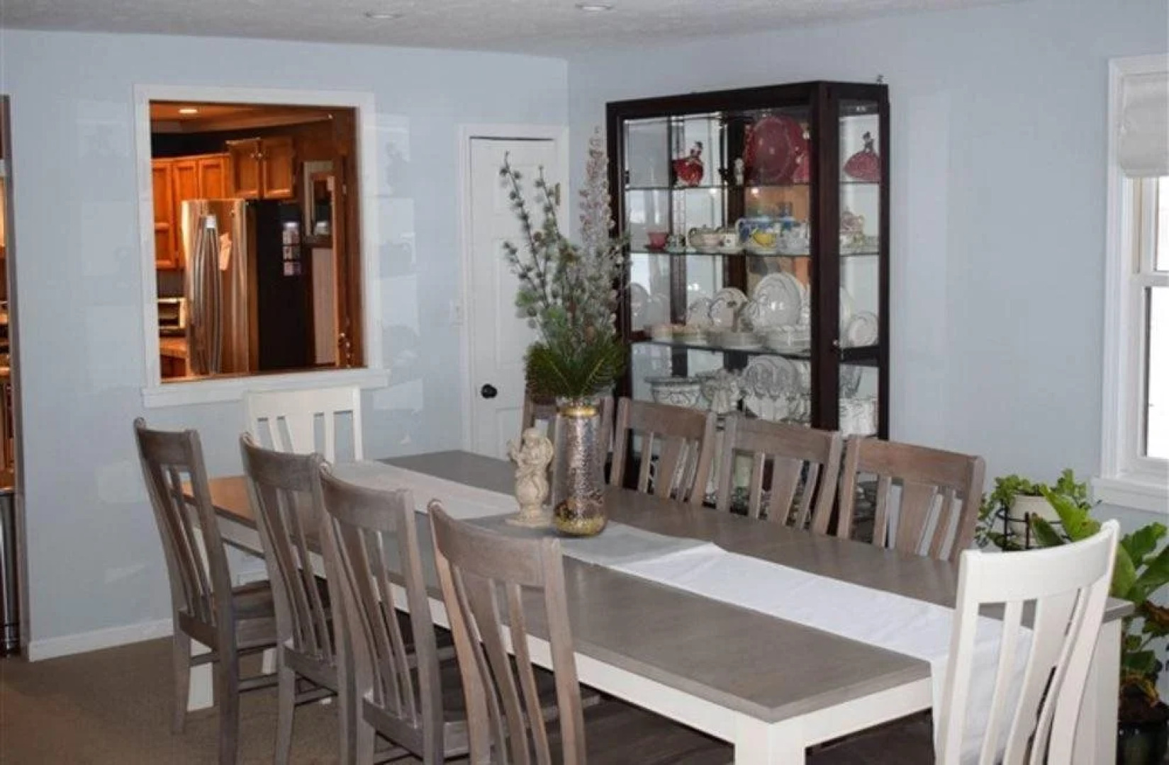 Looking Glass Beachfront Inn