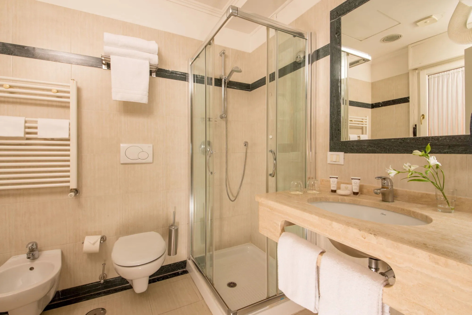 Отель Arcom Palace