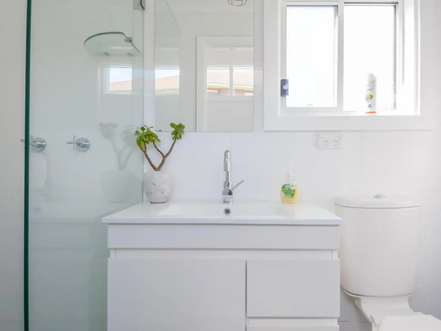 BOMBORA Gerroa 4pm check out Sundays