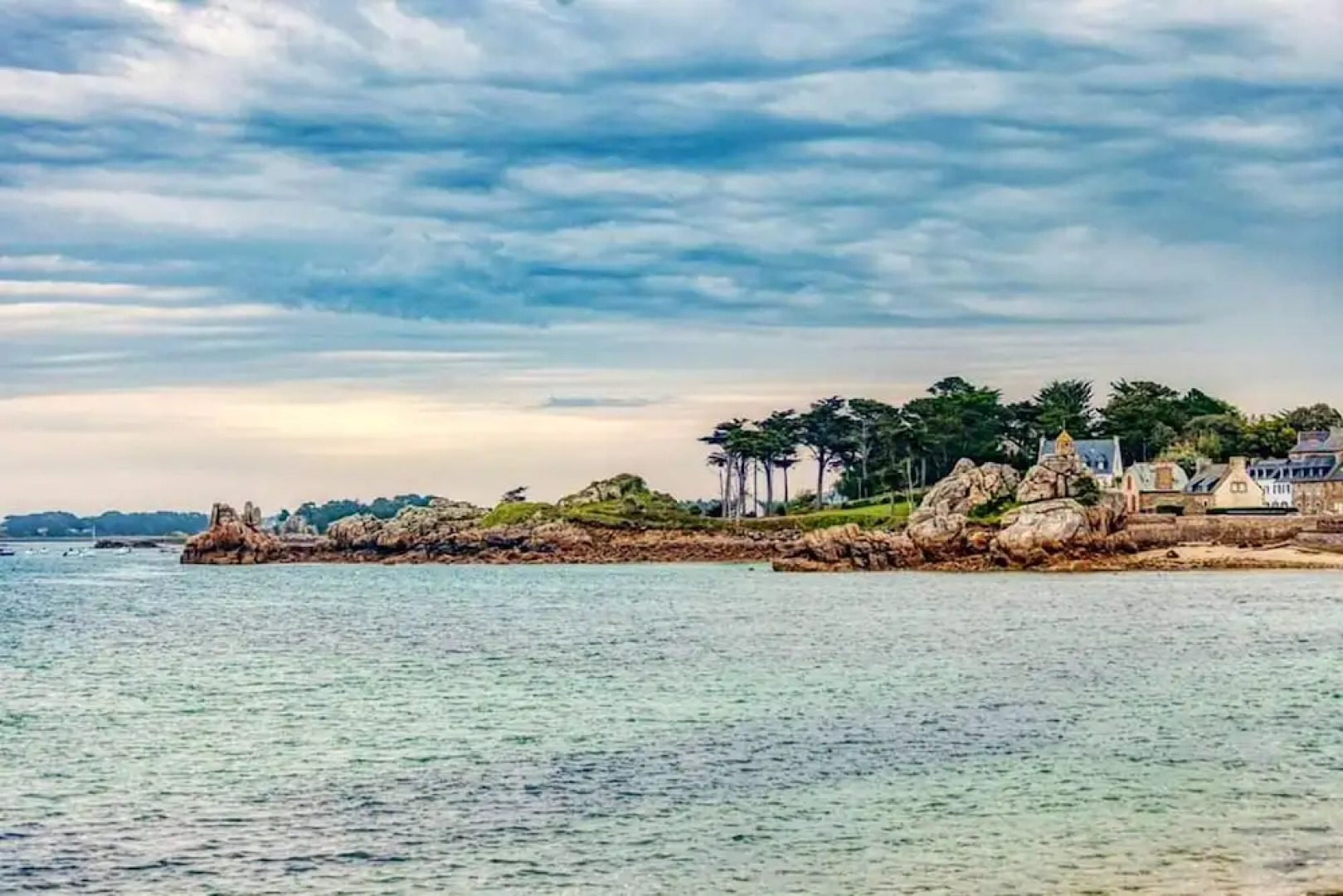 House With 2 Bedrooms in Penvénan, With Enclosed Garden and Wifi - 500