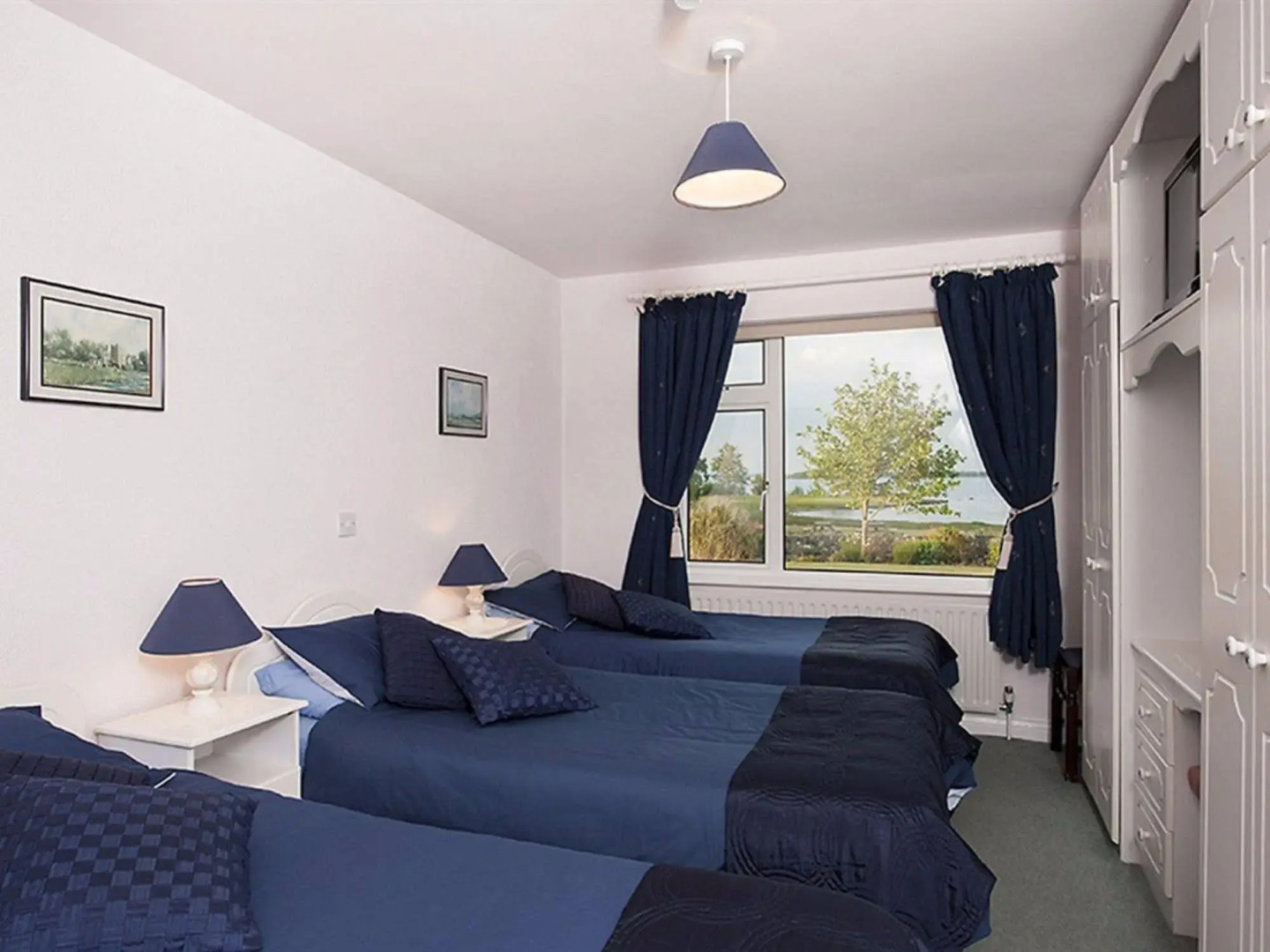 The Waterfront House Country Home