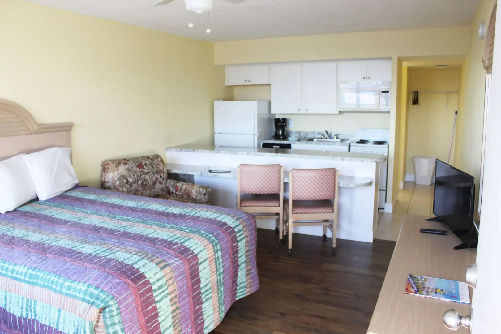 Holiday Shores Beach Club