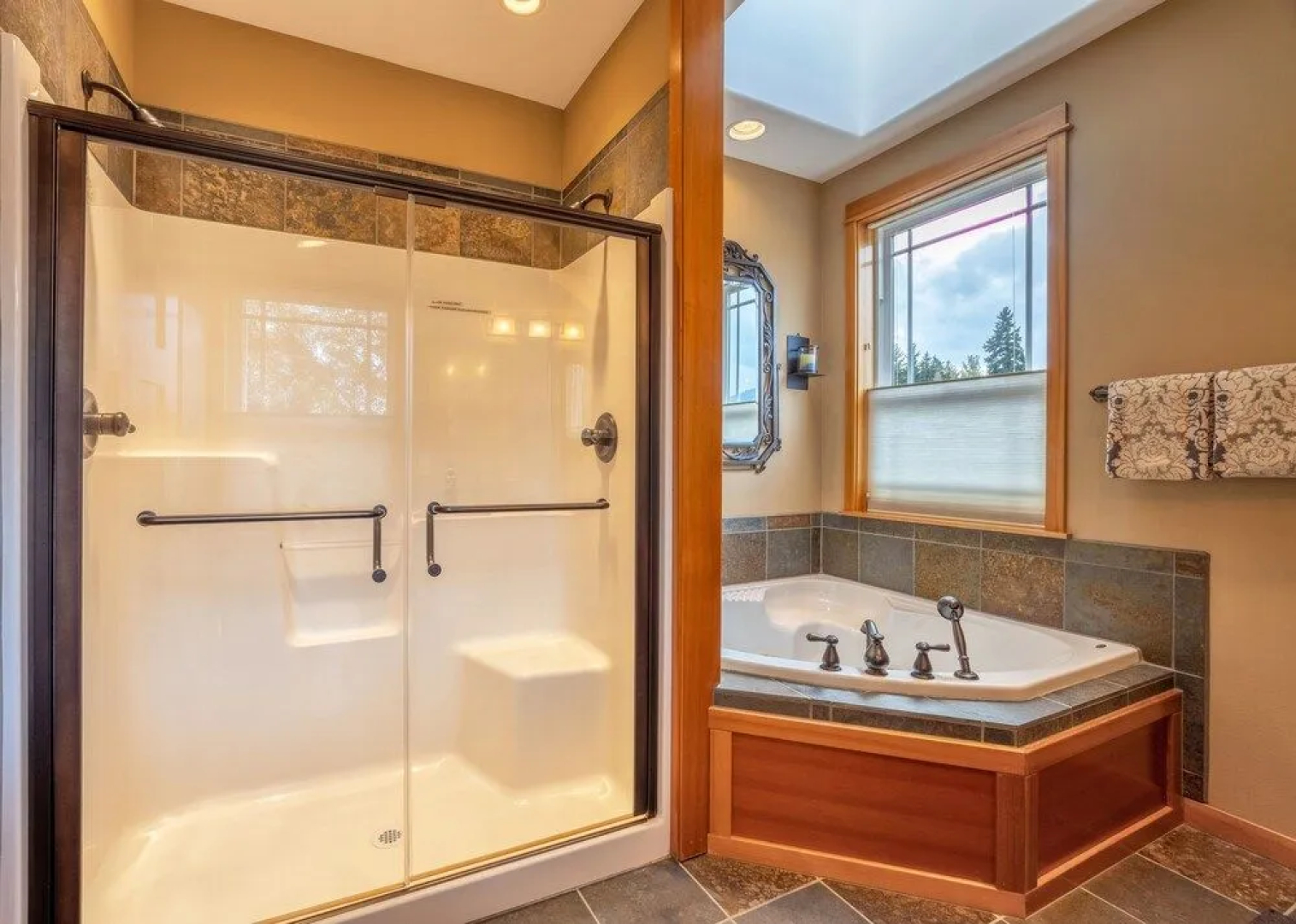 River Watch Getaway 3 Bedroom Townhouse by RedAwning