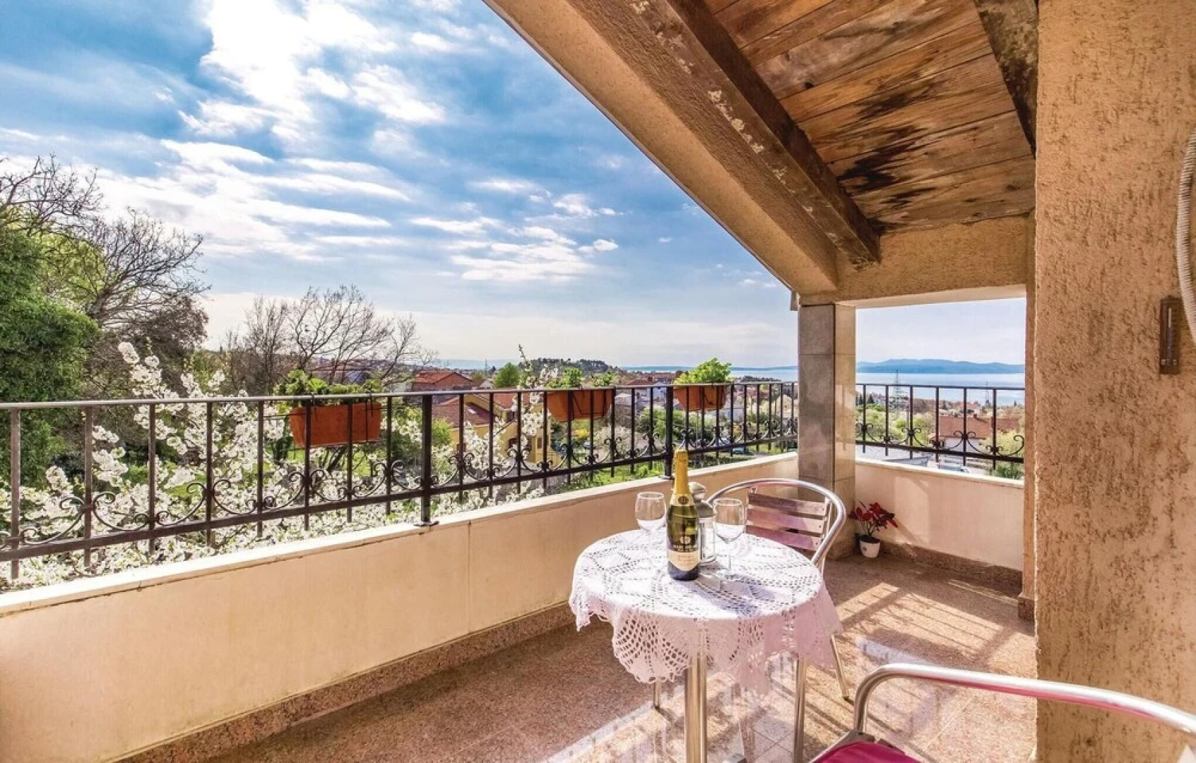 Amazing Home in Spincici With Wifi and 5 Bedrooms