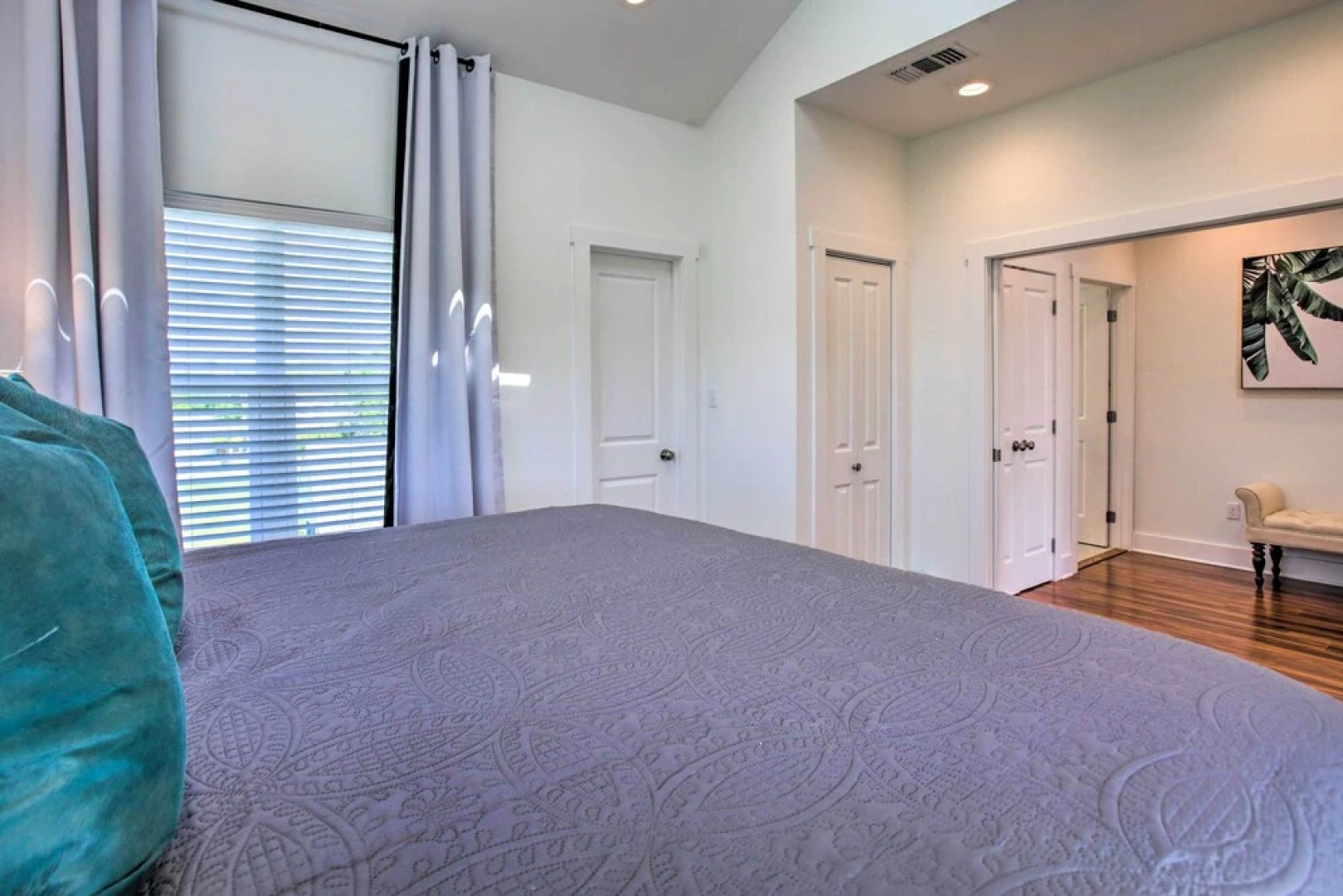 Waveland Abode w/ Patio, Walk to Beach!