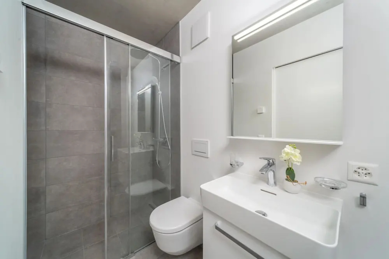 LUXURIOUS CITY CENTRE APARTMENT VEVEY by GUESTLEE