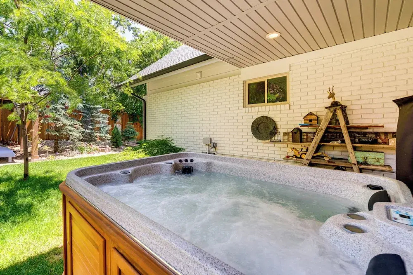 11 Mi to Snowbird Resort: Mtn-view Apt w/ Hot Tub