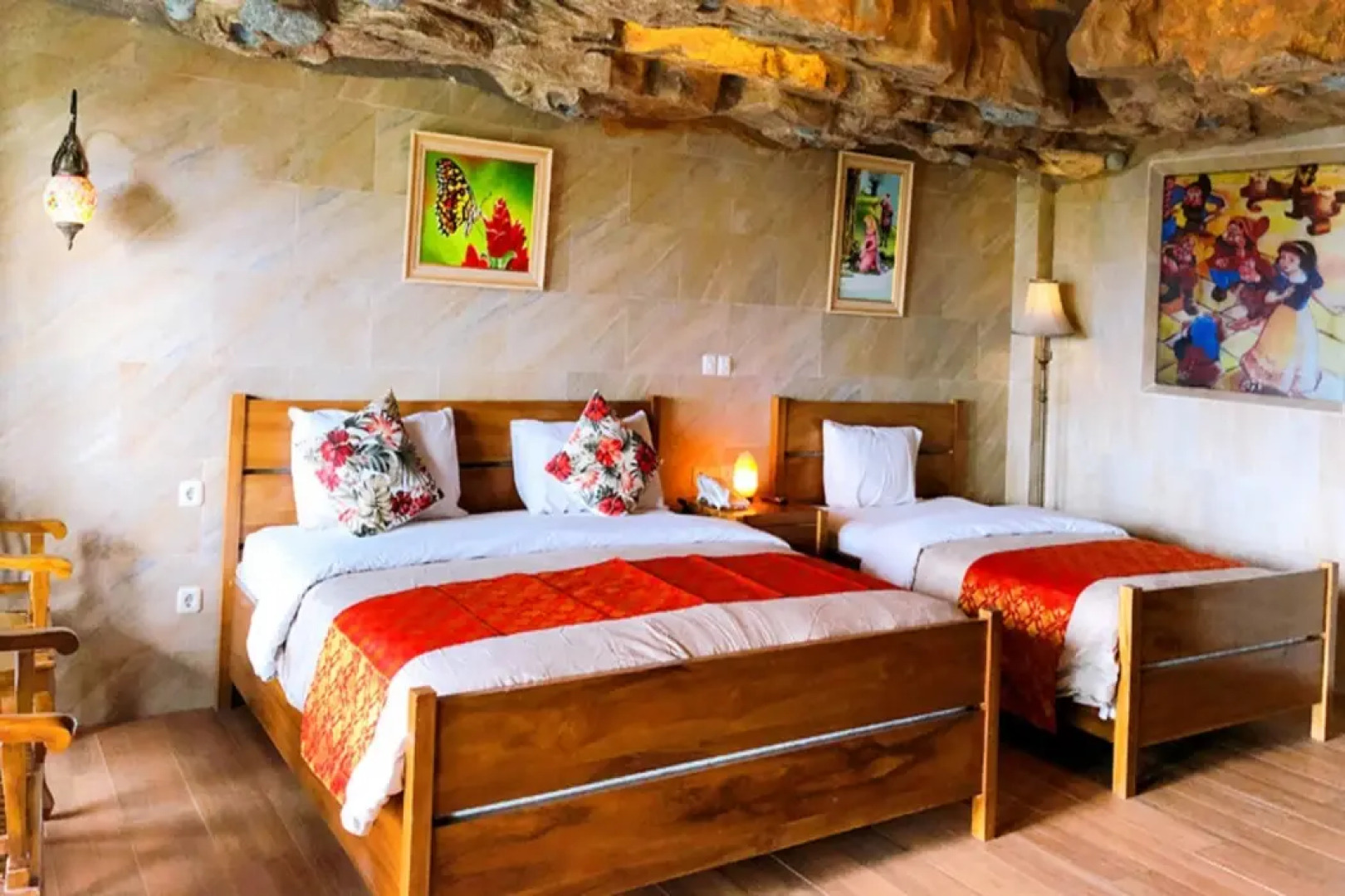 Seruni Hotel Hobbit House