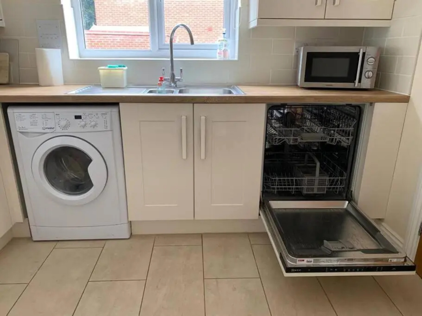 Cheerful 3 Bedroom Home Close To Beach And High St