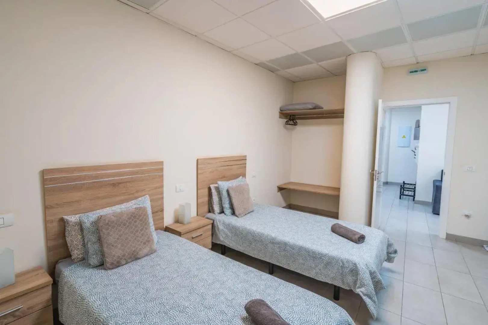 El Puente Holiday Home I- Airport 8,1K