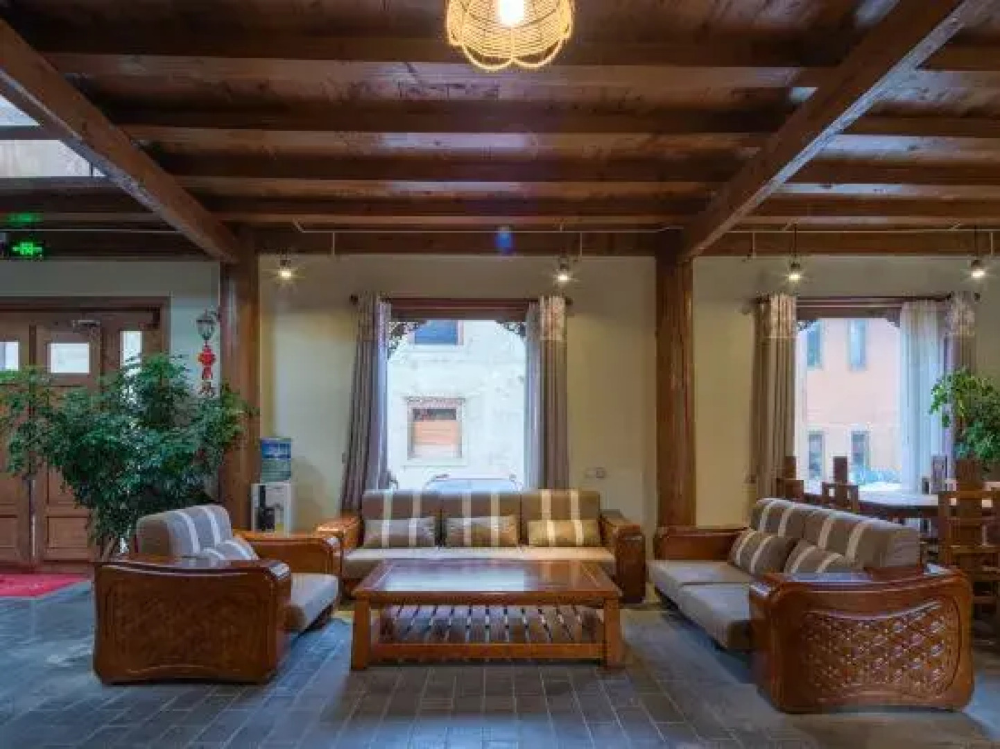 Guzang Xiangbala Diannan Wufu Boutique Inn