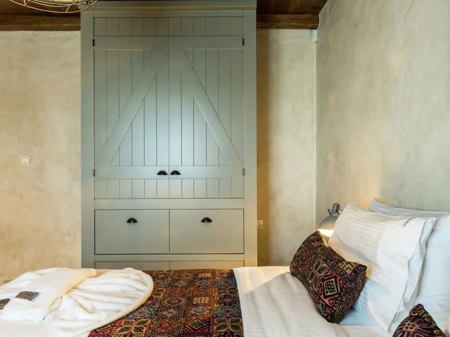 Traditional Renovated Villa Liodosifis with Heated Private Pool, Hot Tub & BBQ