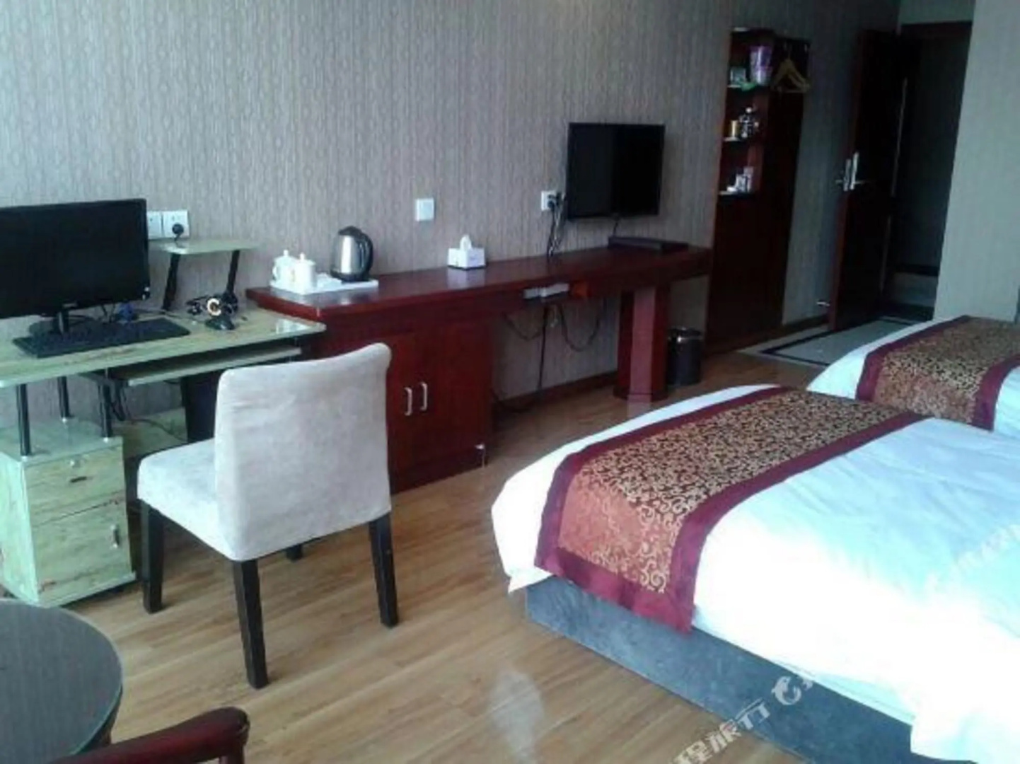 Yiluyue Business Hotel