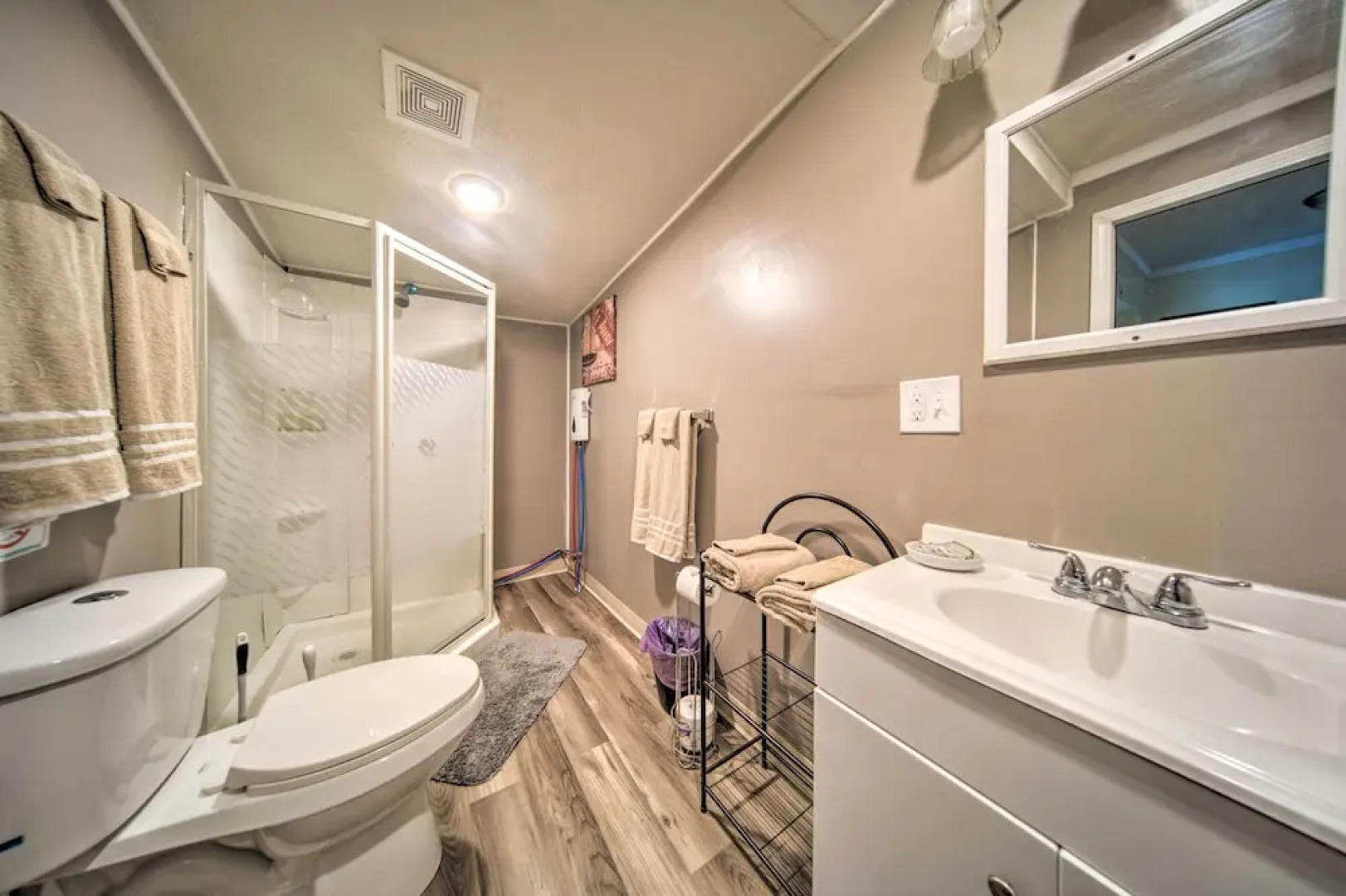 Geneva-on-the-lake Cottage w/ Patio: Walk to Shore