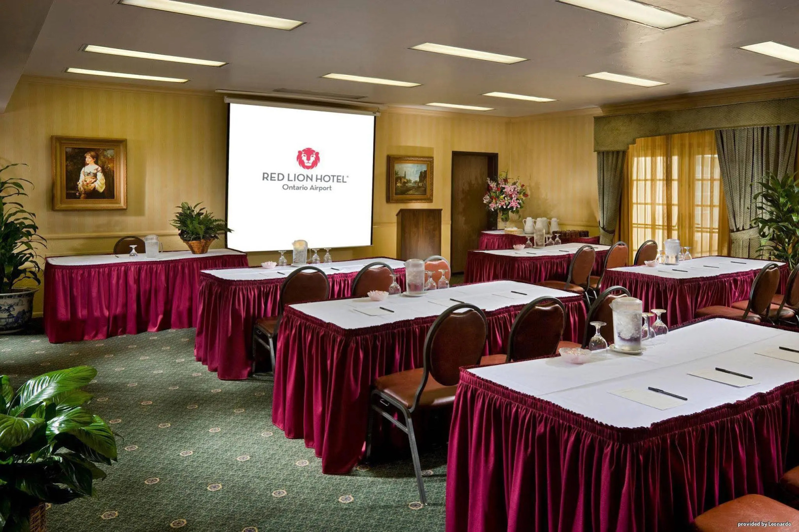 Folk Inn Ontario Airport