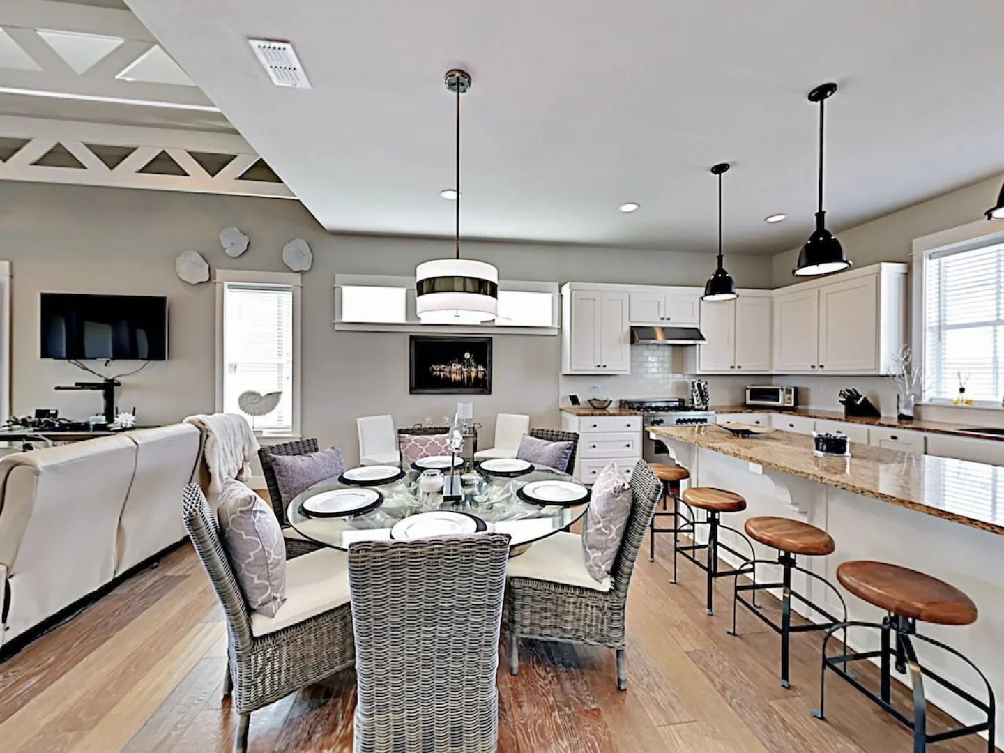 Luxe Waterfront - 3 Br Home