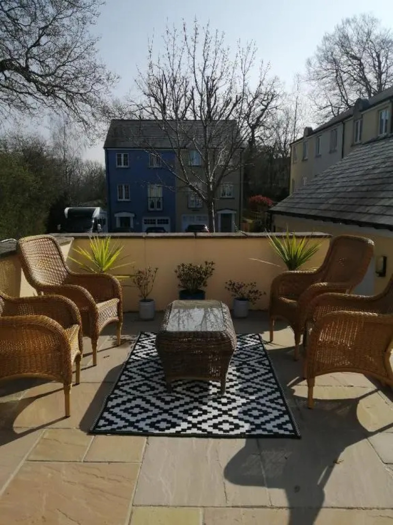 3 Bed Holiday Home in Llandeilo with Log Burner