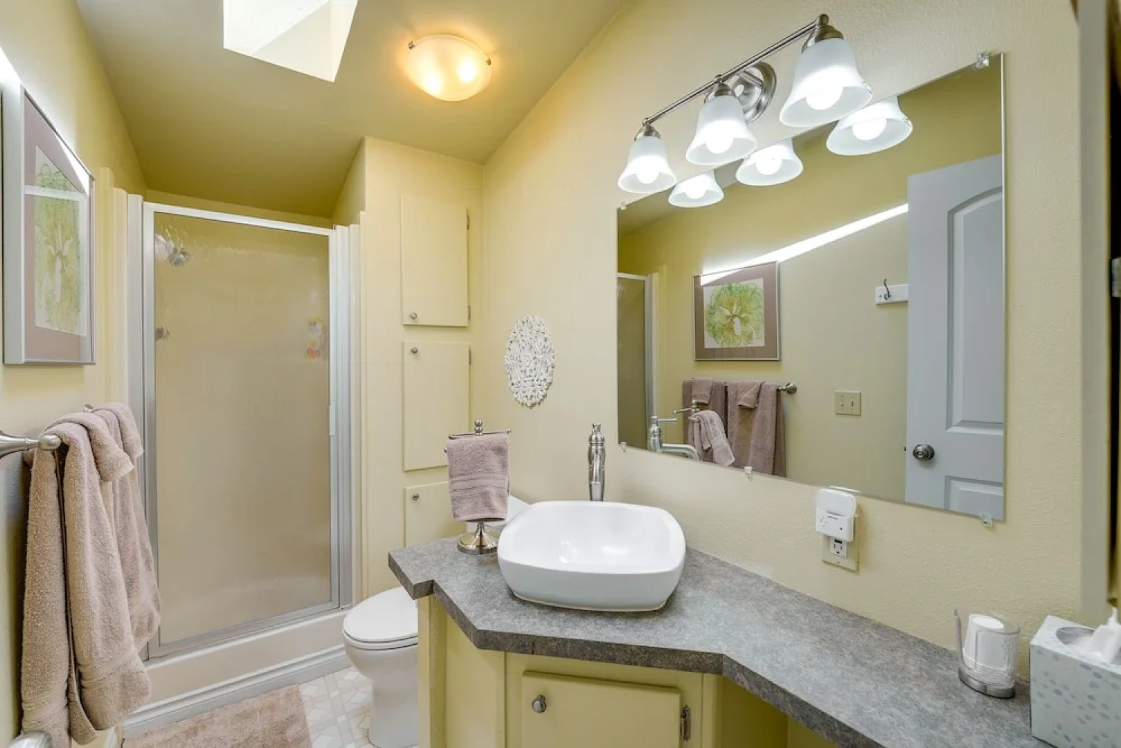 Cozy Langley Retreat: Water Views & Beach Access