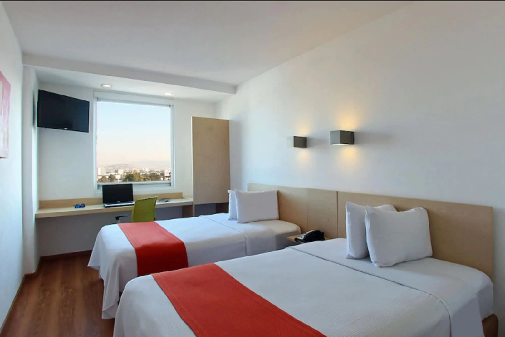 One Querétaro Plaza Galerías