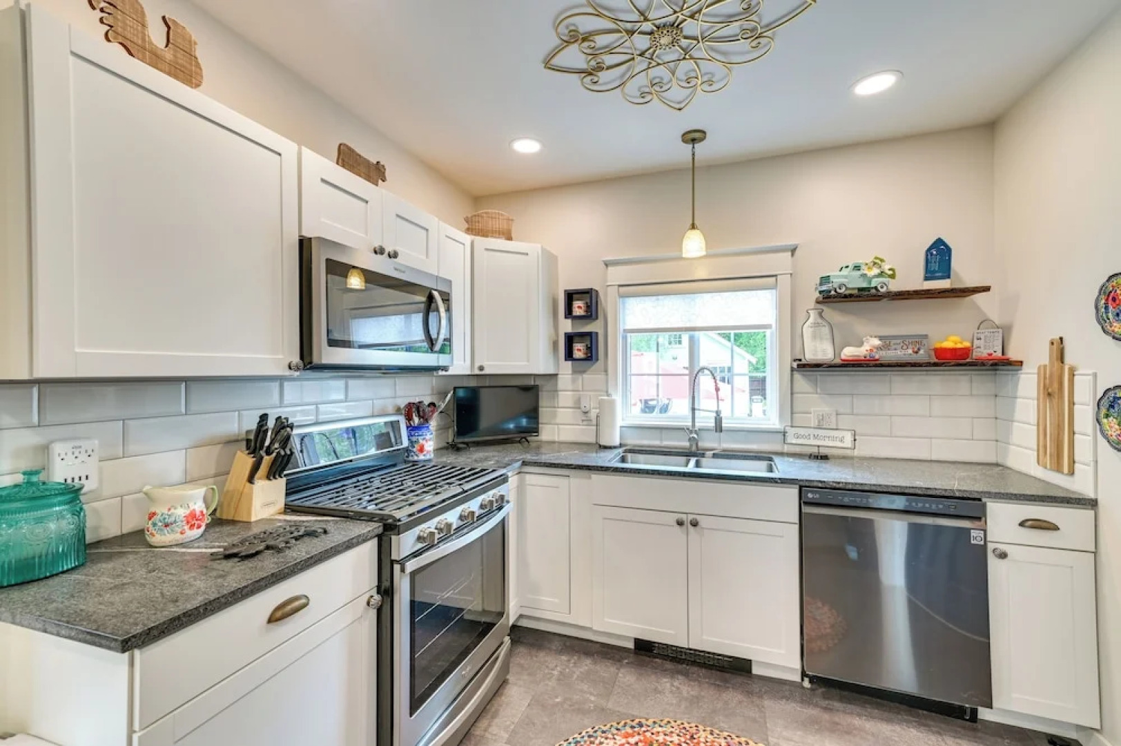 Family-friendly Glens Falls Home w/ Sun Porch